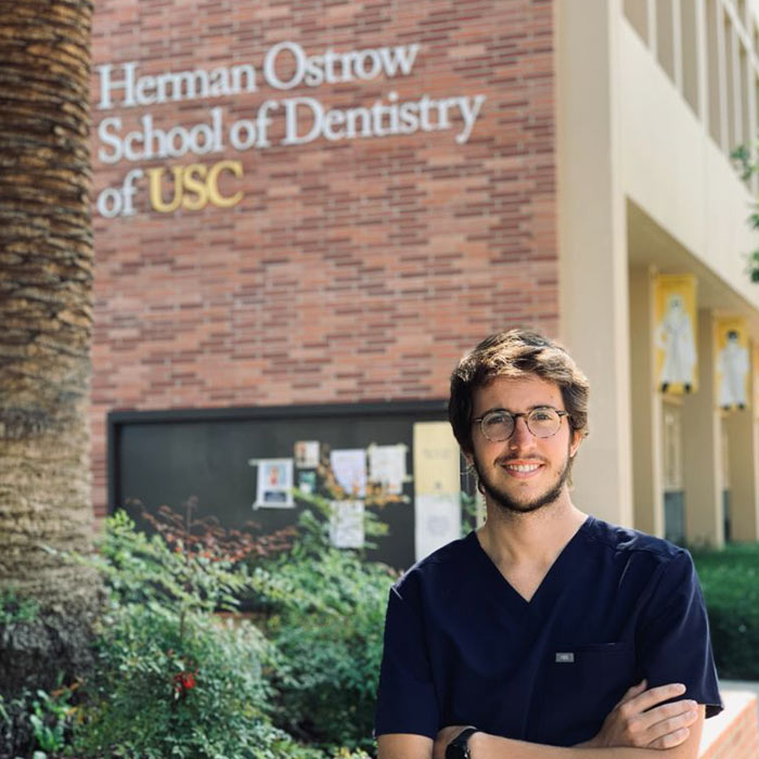 Máster en Prostodoncia en la Universidad de California del Sur